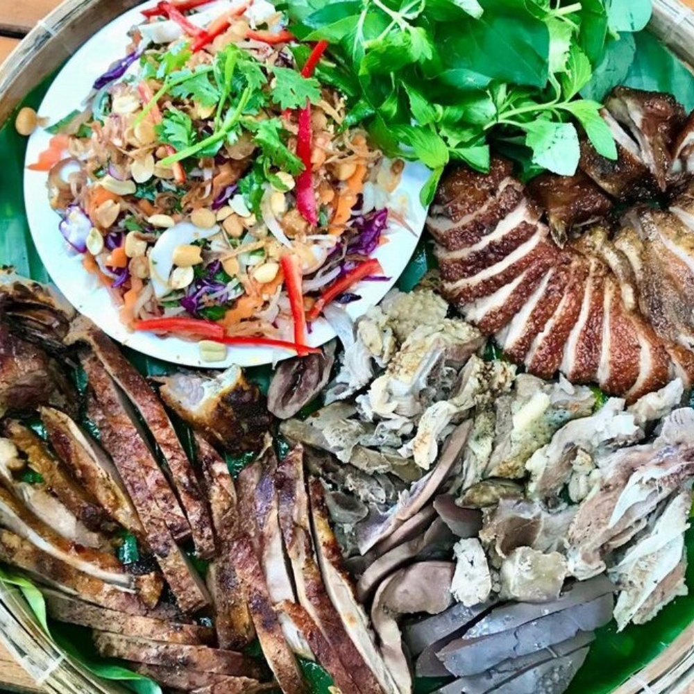 Đặc Sản Miền Tây Trên Mẹt: Bữa Cơm Dân Dã Đậm Đà Bản Sắc Tại Phú Điền