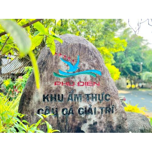 Đặc Sản Miền Tây Trên Mẹt: Bữa Cơm Dân Dã Đậm Đà Bản Sắc Tại Phú Điền