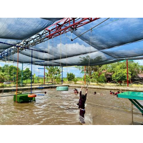 Khu vực trò chơi và sân bãi rộng rãi