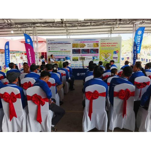 Không gian hội thảo gắn liền với thực tế sản xuất nông nghiệp